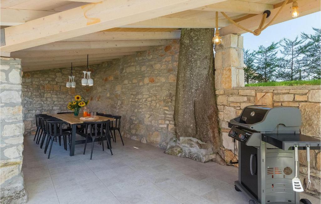 Outdoor dining with BBQ