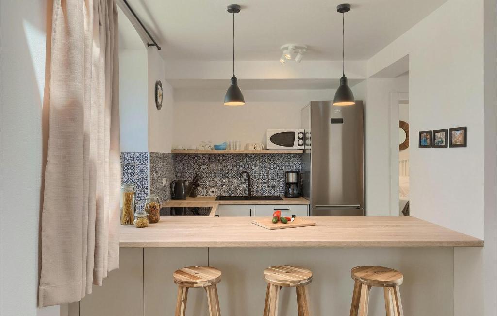 Modern kitchen with breakfast bar and decorative tiles