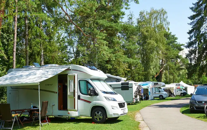 Wohnmobilstellplätze entlang der Campingwege