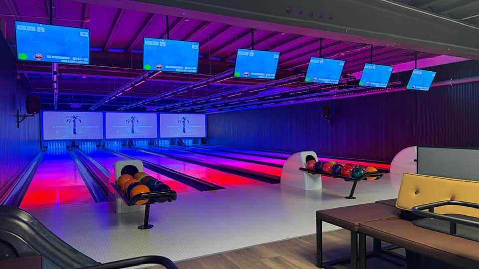 Bowlingbanen met RGB-verlichting