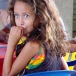 Porträt Mädchen mit lockigem Haar