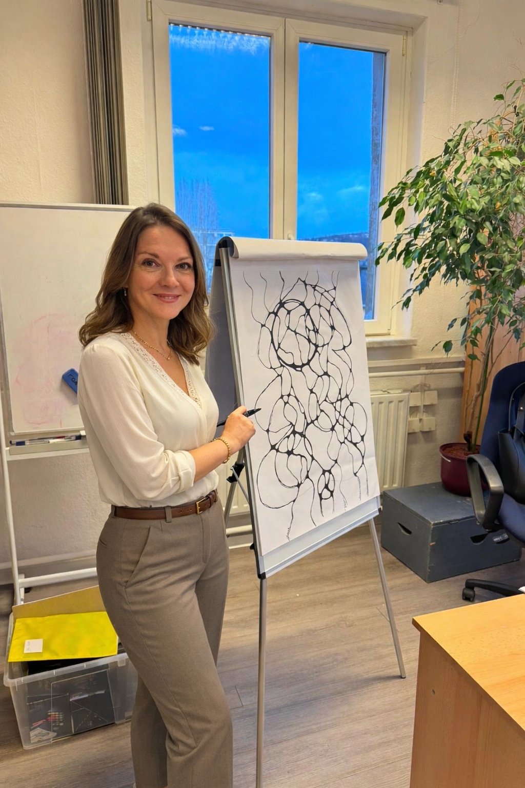 Julia Windrich teaching neurographics
