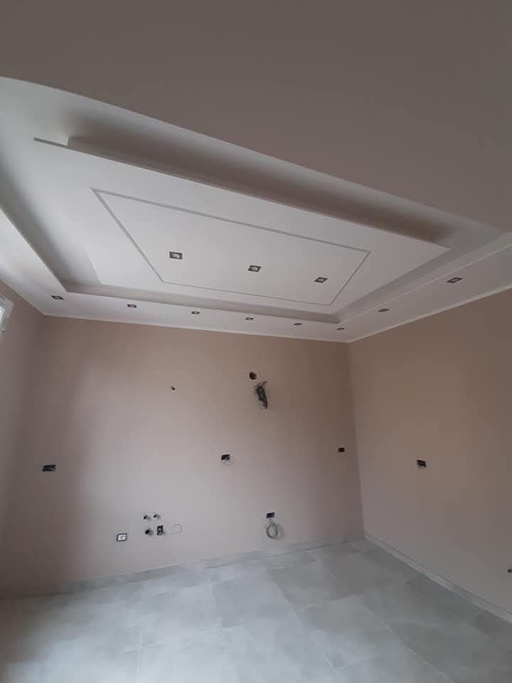 Soffitto decorativo con faretti incassati