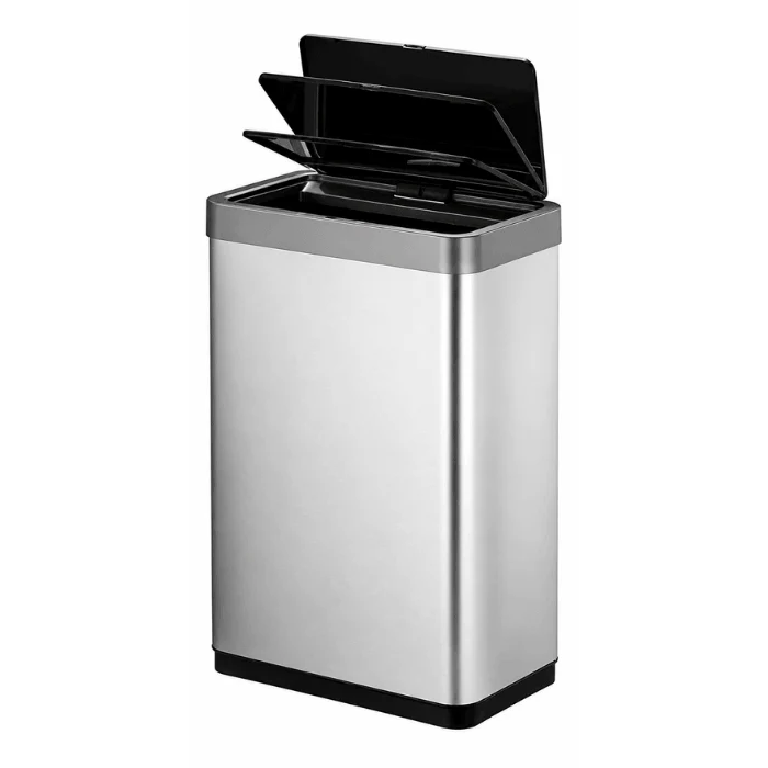 Lixeira de aço inox com a tampa automática aberta