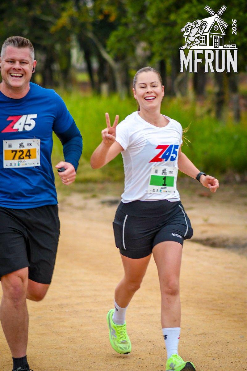 Atletas na MFRun com uniforme Z45