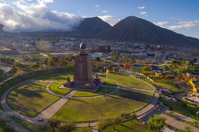 Colonial City Tour in Quito & Middle of the World