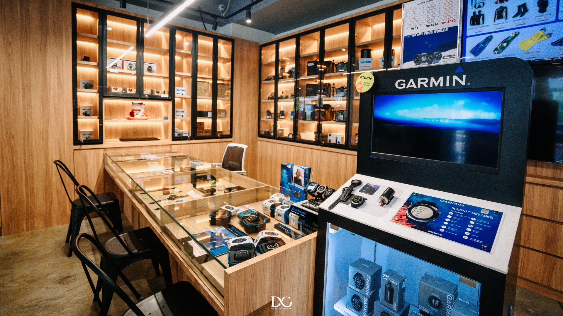 De Blue Corner Garmin dive equipment display room