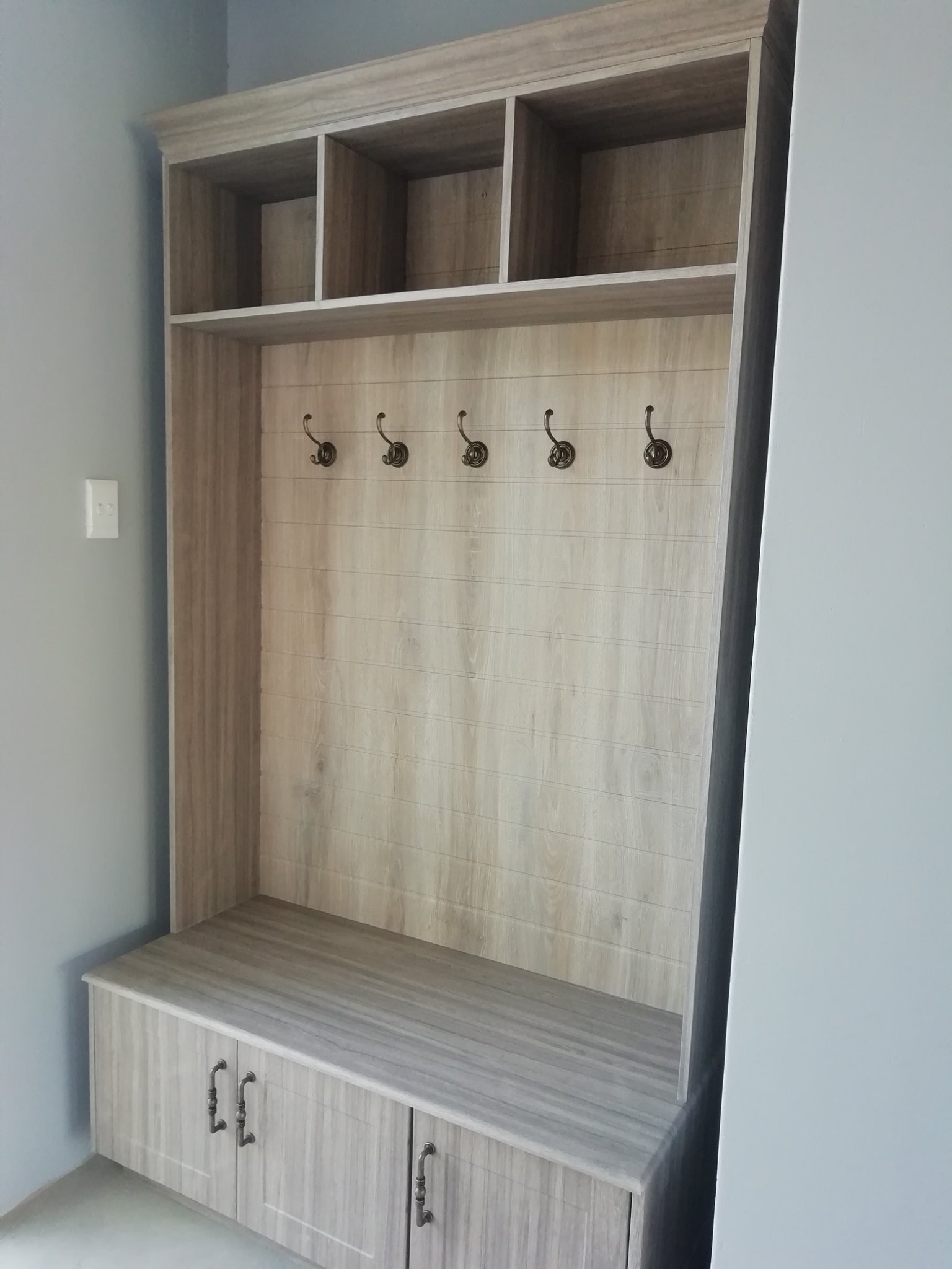Entryway Hall Tree with Hooks