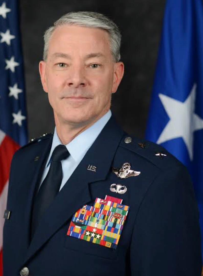 Maj Gel, Thomas M Suelzer