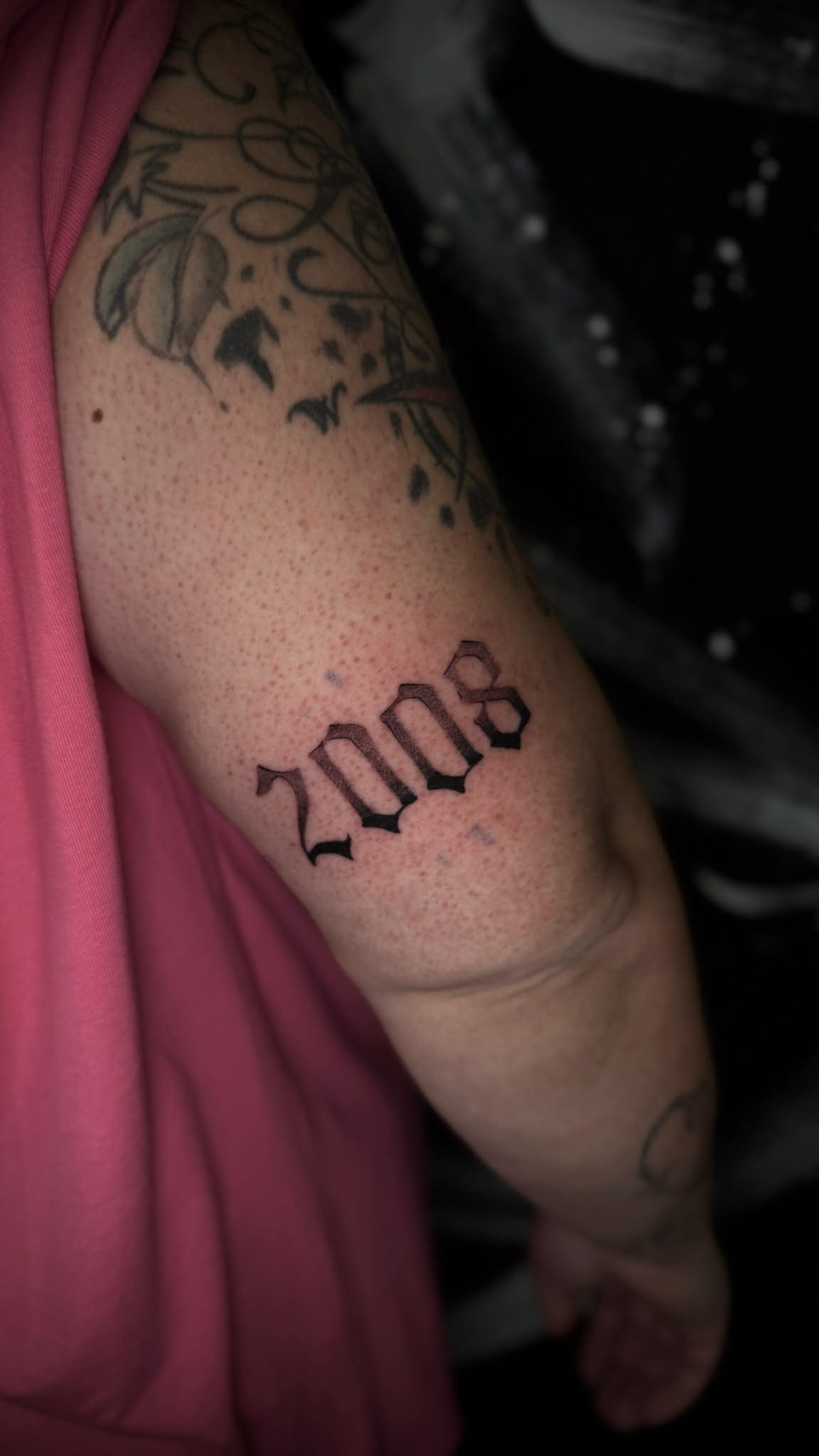 Lettering 2008 Old English Gothic-Schrift am Oberarm