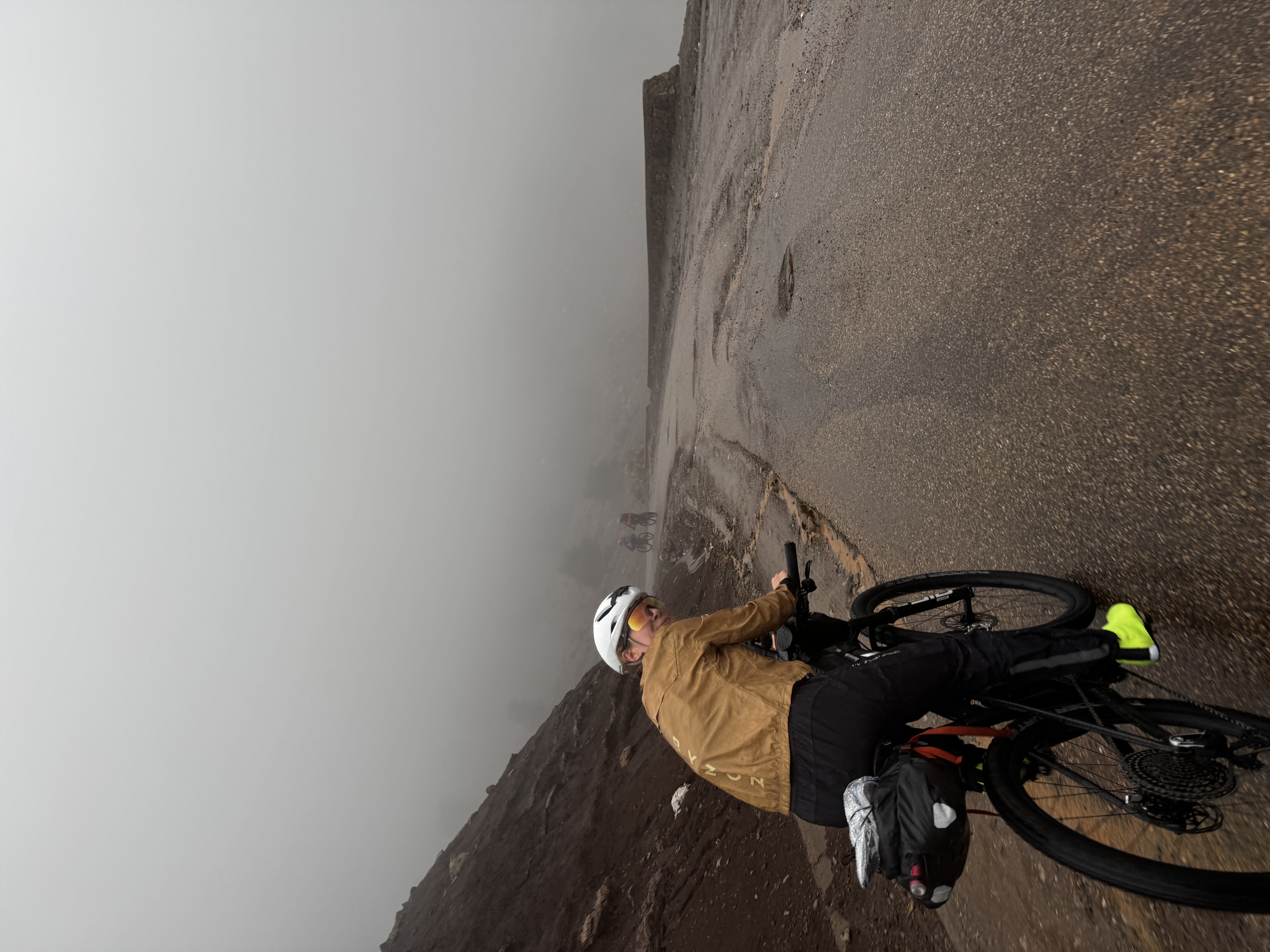 Fahren im dichten Nebel - wenn die Sicht auf wenige Meter beschränkt ist
