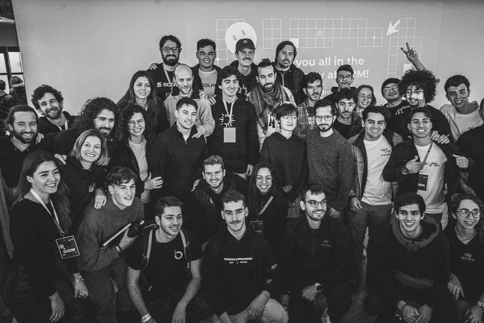Post en LinkedIn sobre mi experiencia siendo mentora por primera vez en una hackathon web3.