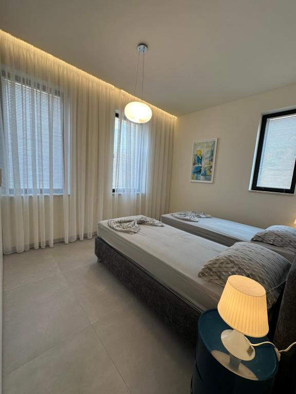 View image 12