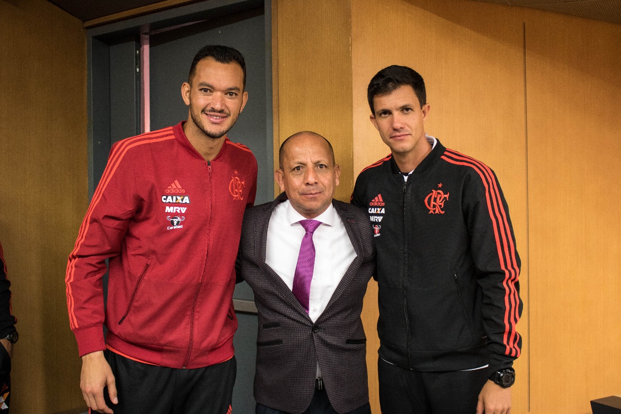 Con jugadores de Flamengo