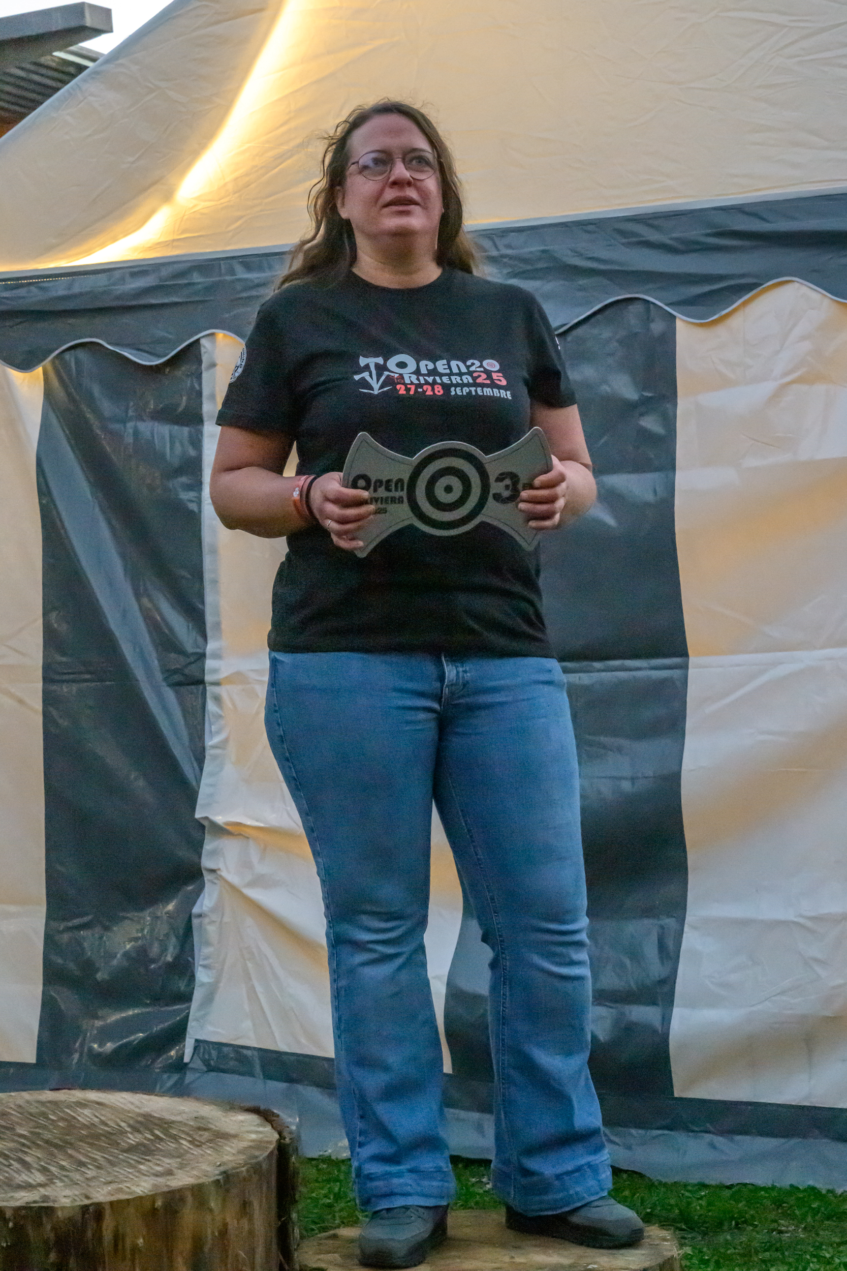 Lanceuse avec trophée 3ème place