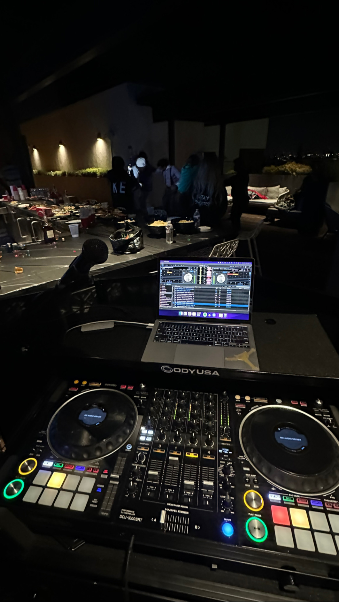 Professional DJ setup with Pioneer DDJ-1000SRT controller
