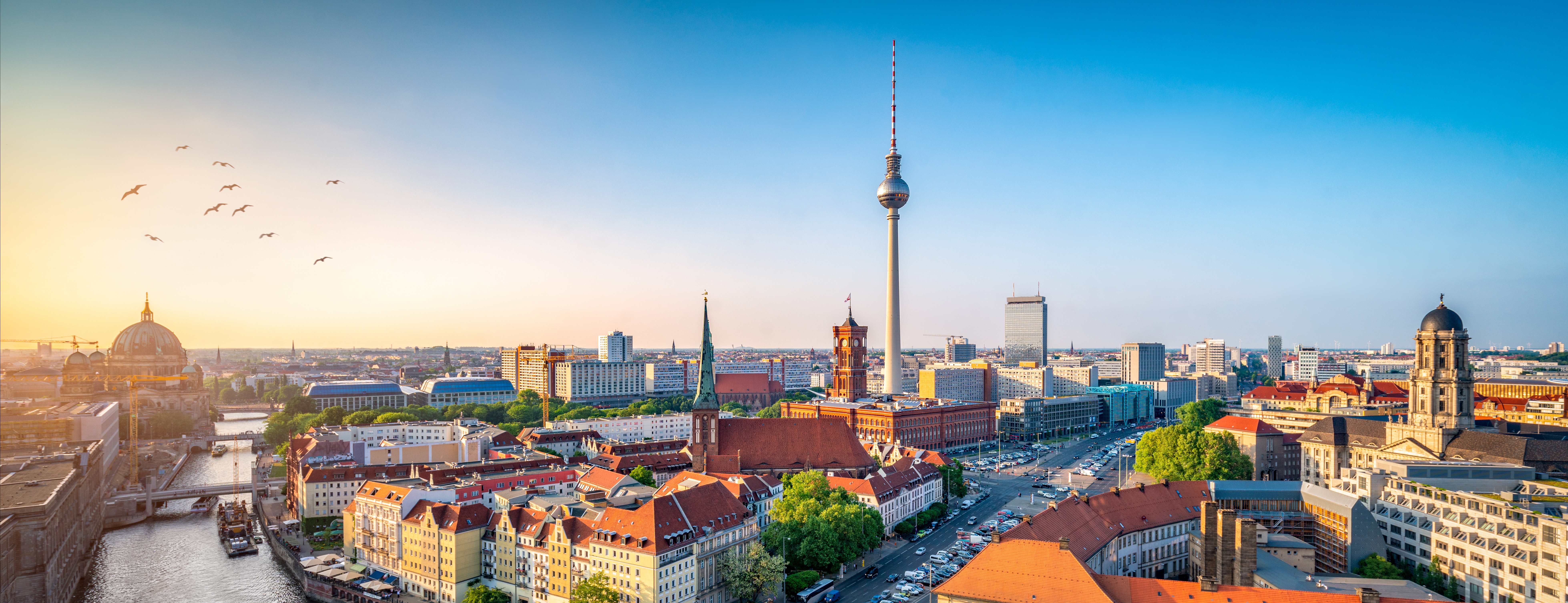 Berlin Skyline mit Nikolaiviertel, Berliner Dom und Fernsehturm
