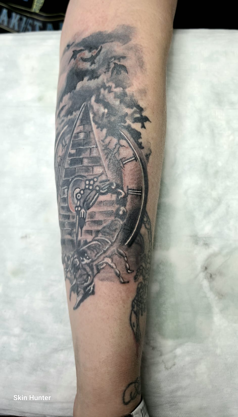 Black & Grey Tattoo - Maya Pyramide