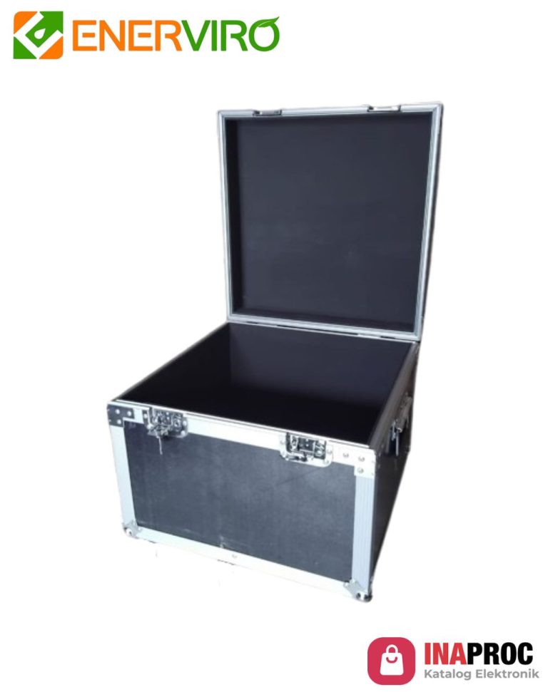 Flight case hitam terbuka dengan interior busa