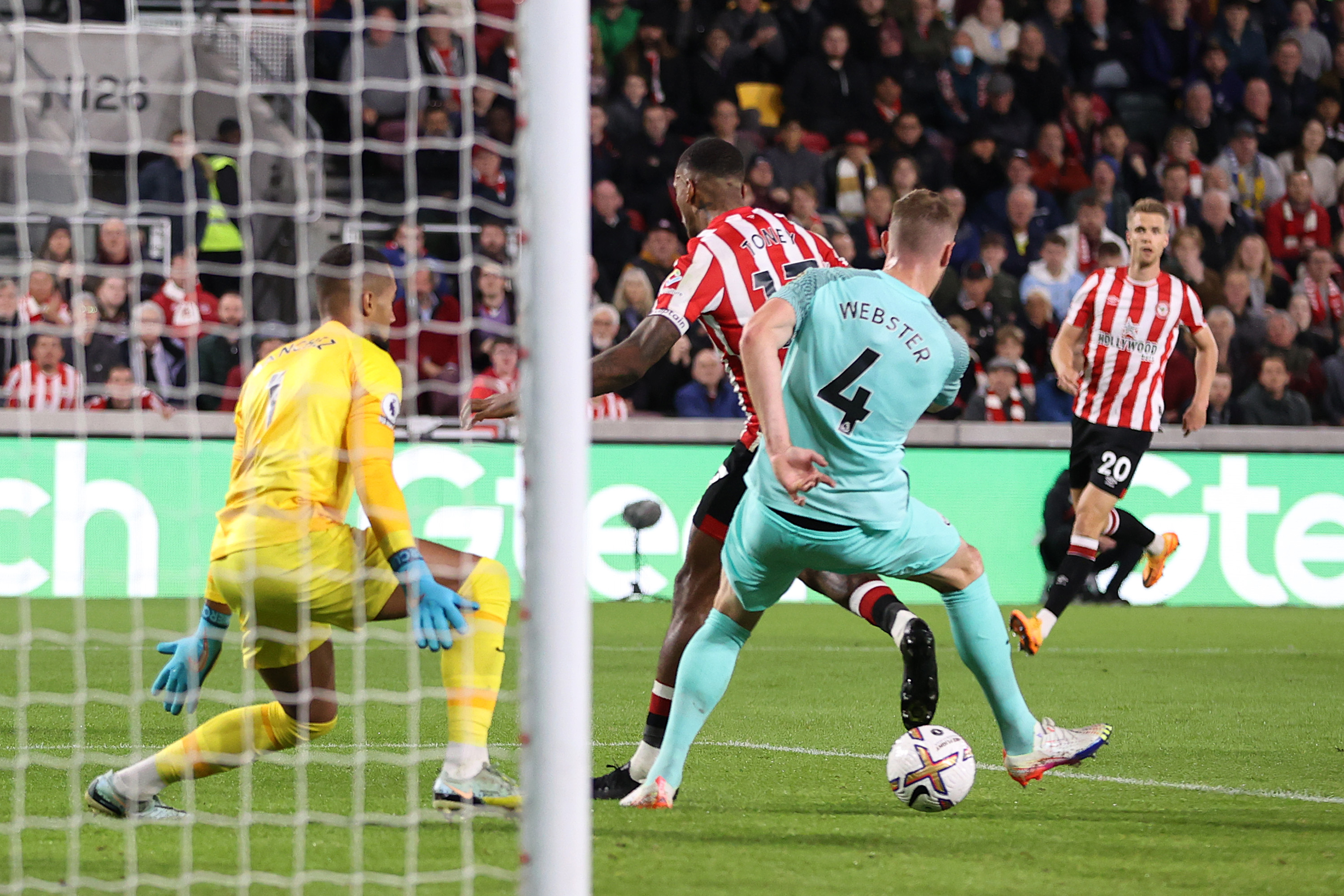 Brentford FC v Eintracht Frankfurt