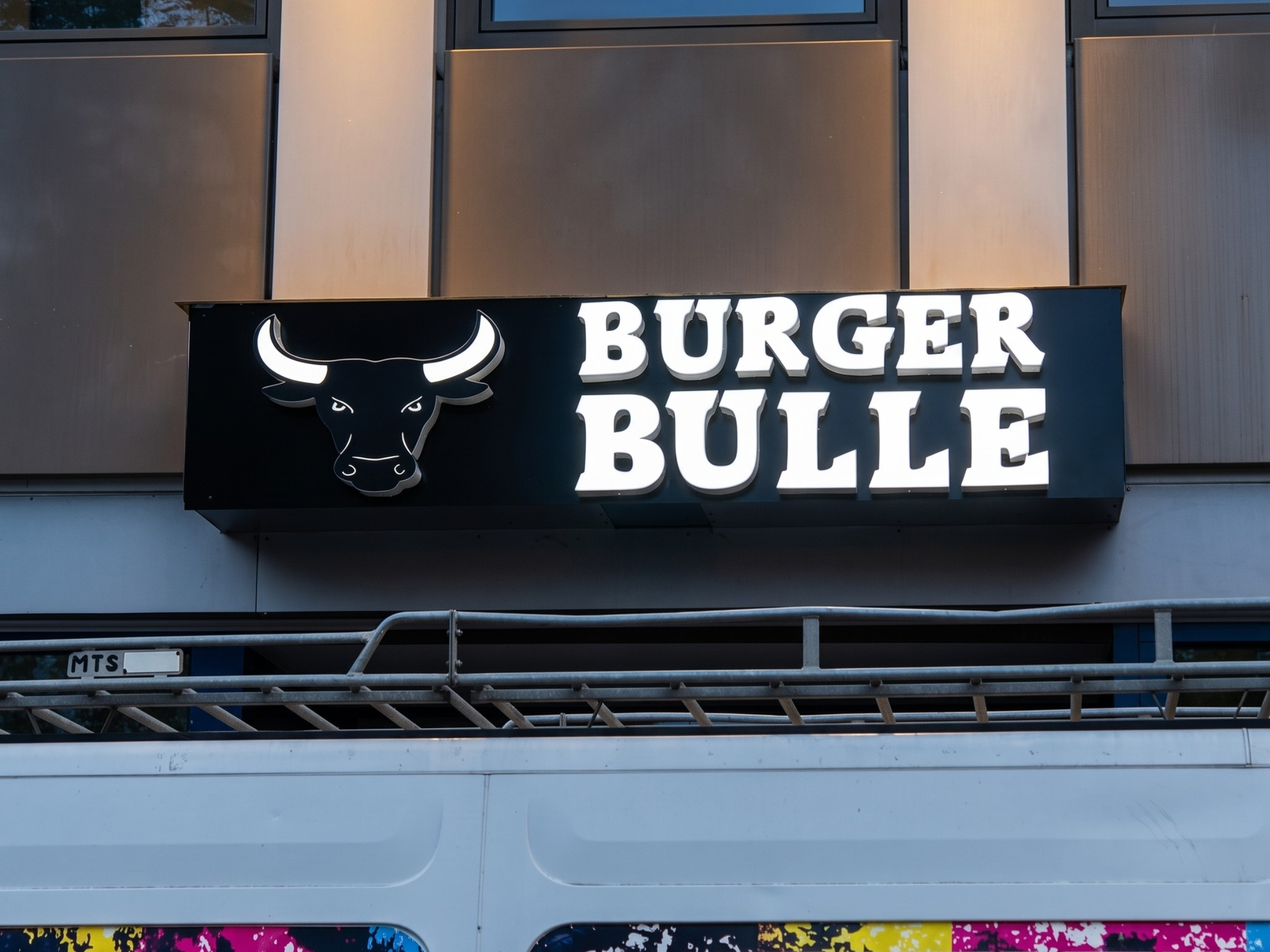 Burger Bulle: 3D-Leuchtbuchstaben komplett