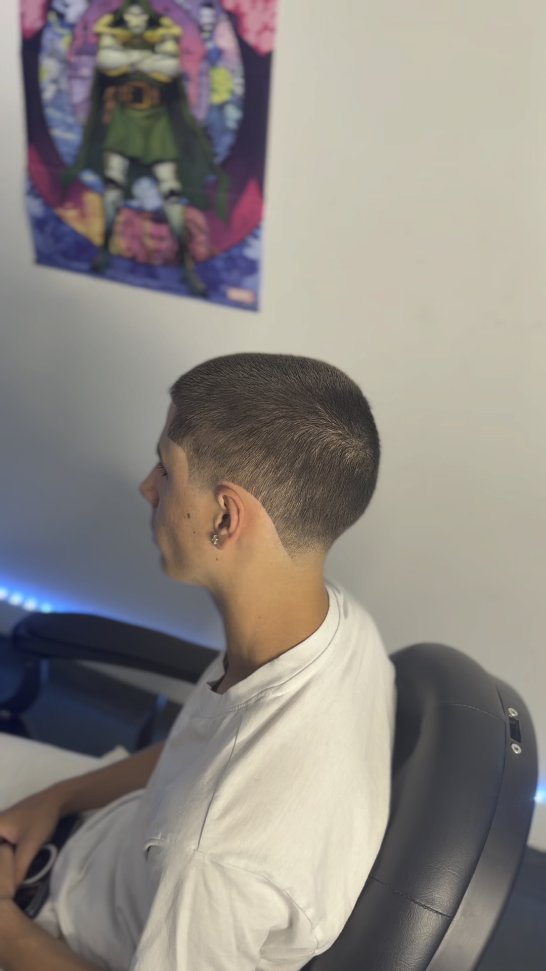 Blov3 Cuts — barber at work