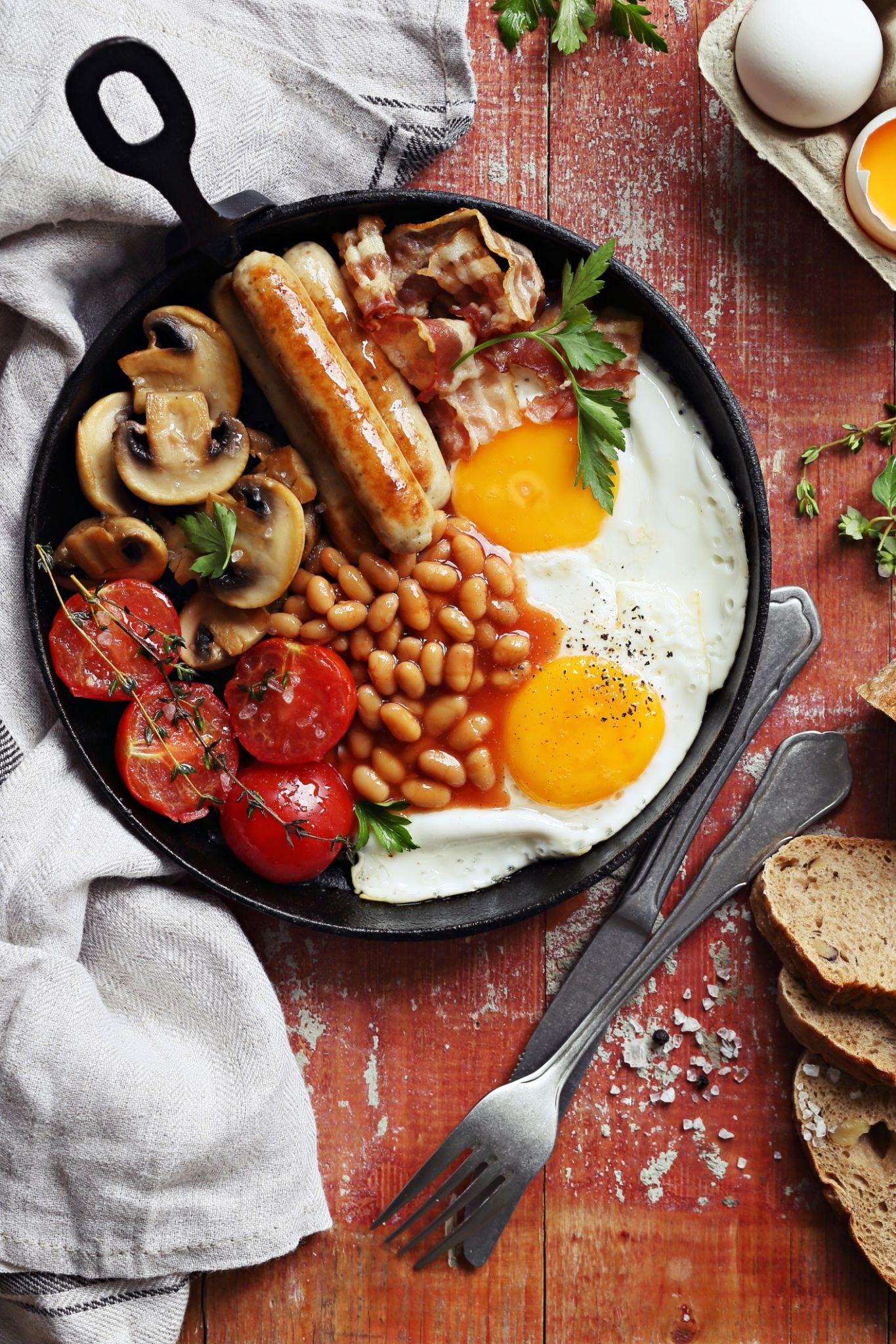 Full English breakfast in cast iron skillet