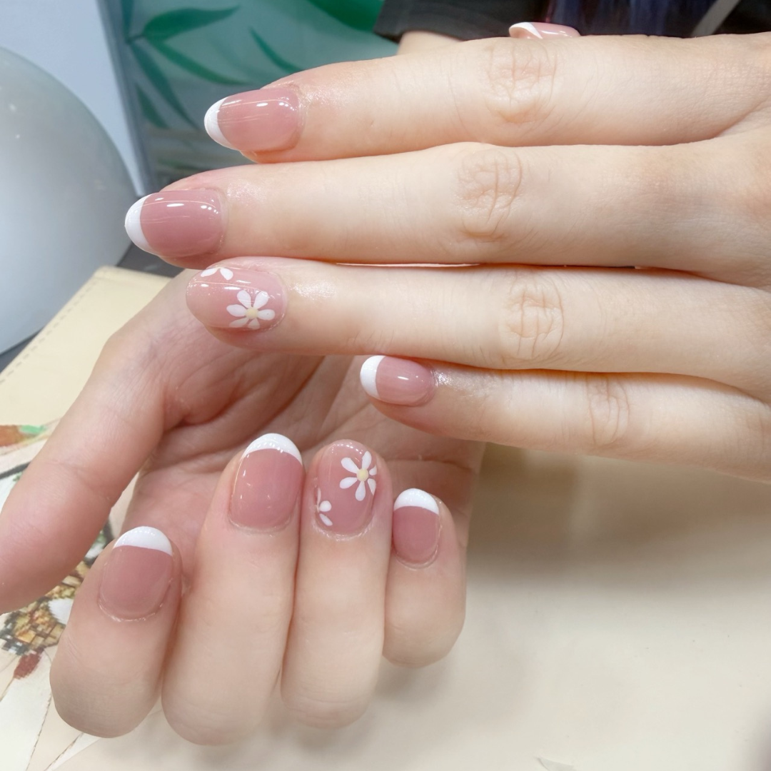 French tip manicure with white daisy flower nail art by Colour Workshop Singapore