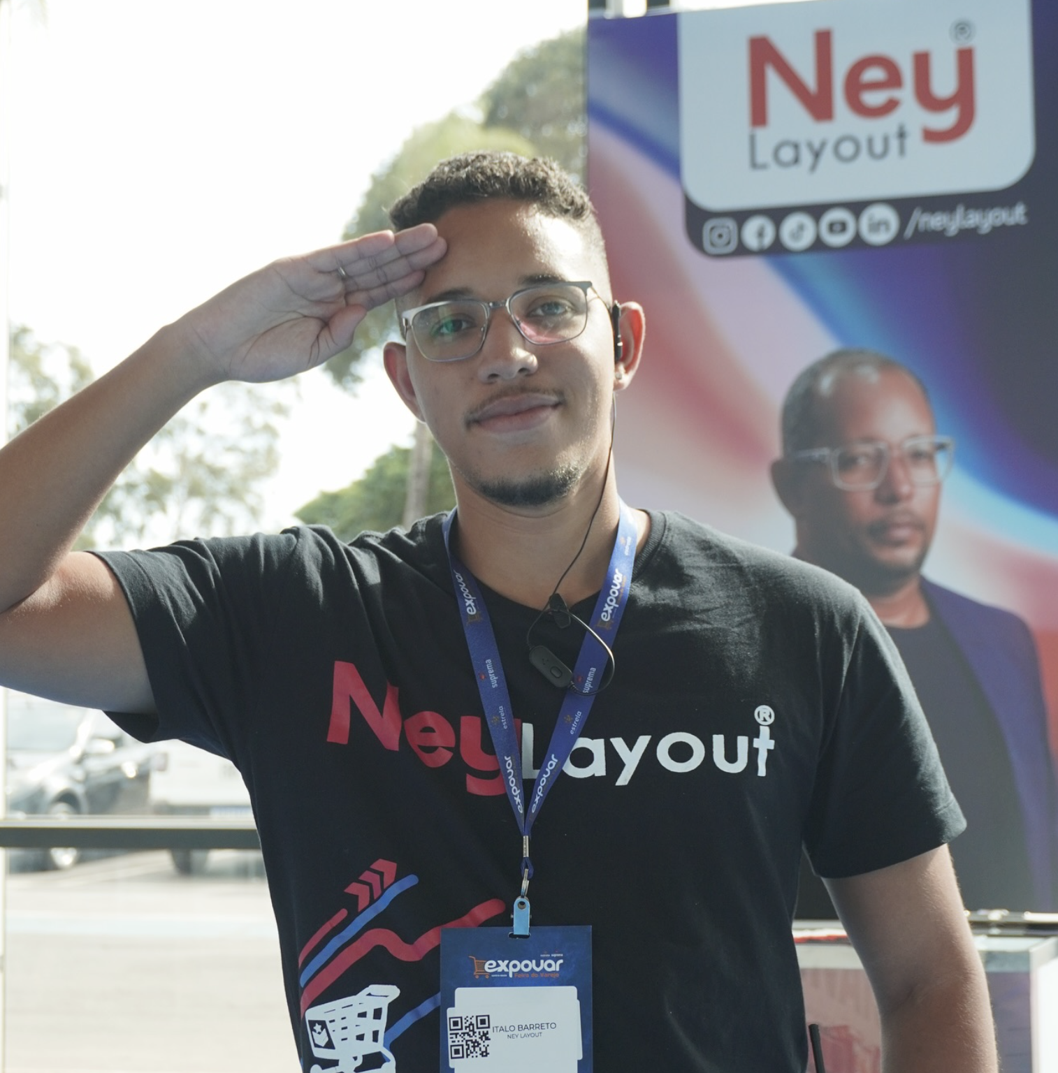 Ítalo cobrindo a participação do Ney Layout na Expovar