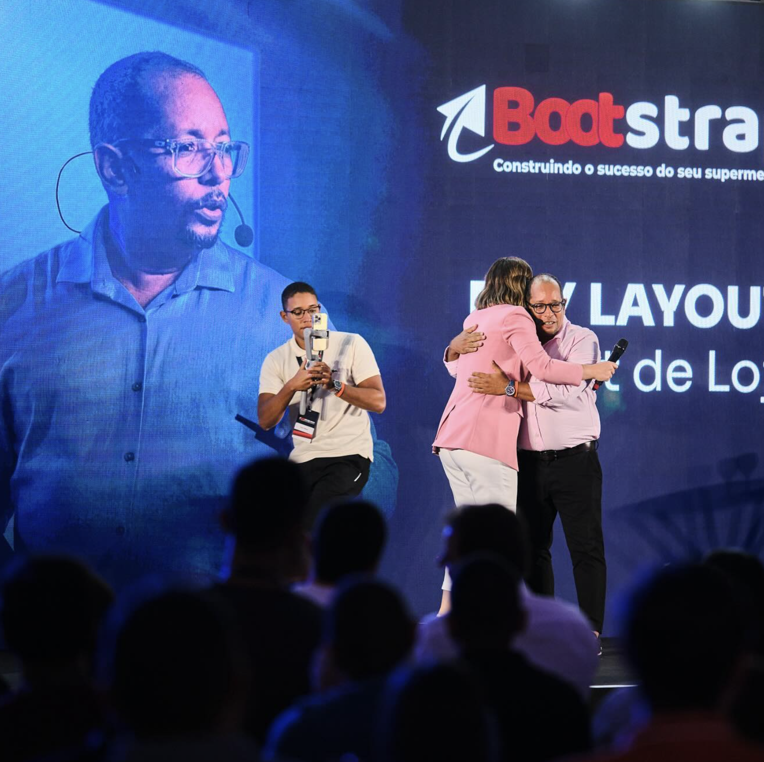 Cobertura audiovisual de grande evento com Ney Layout no palco