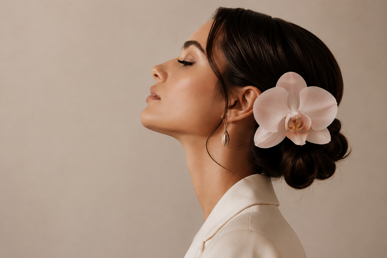 Mujer de Legado Mujer con orquídea