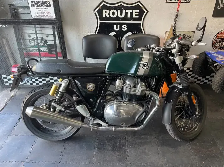 Royal Enfield Continental GT cafe racer verde