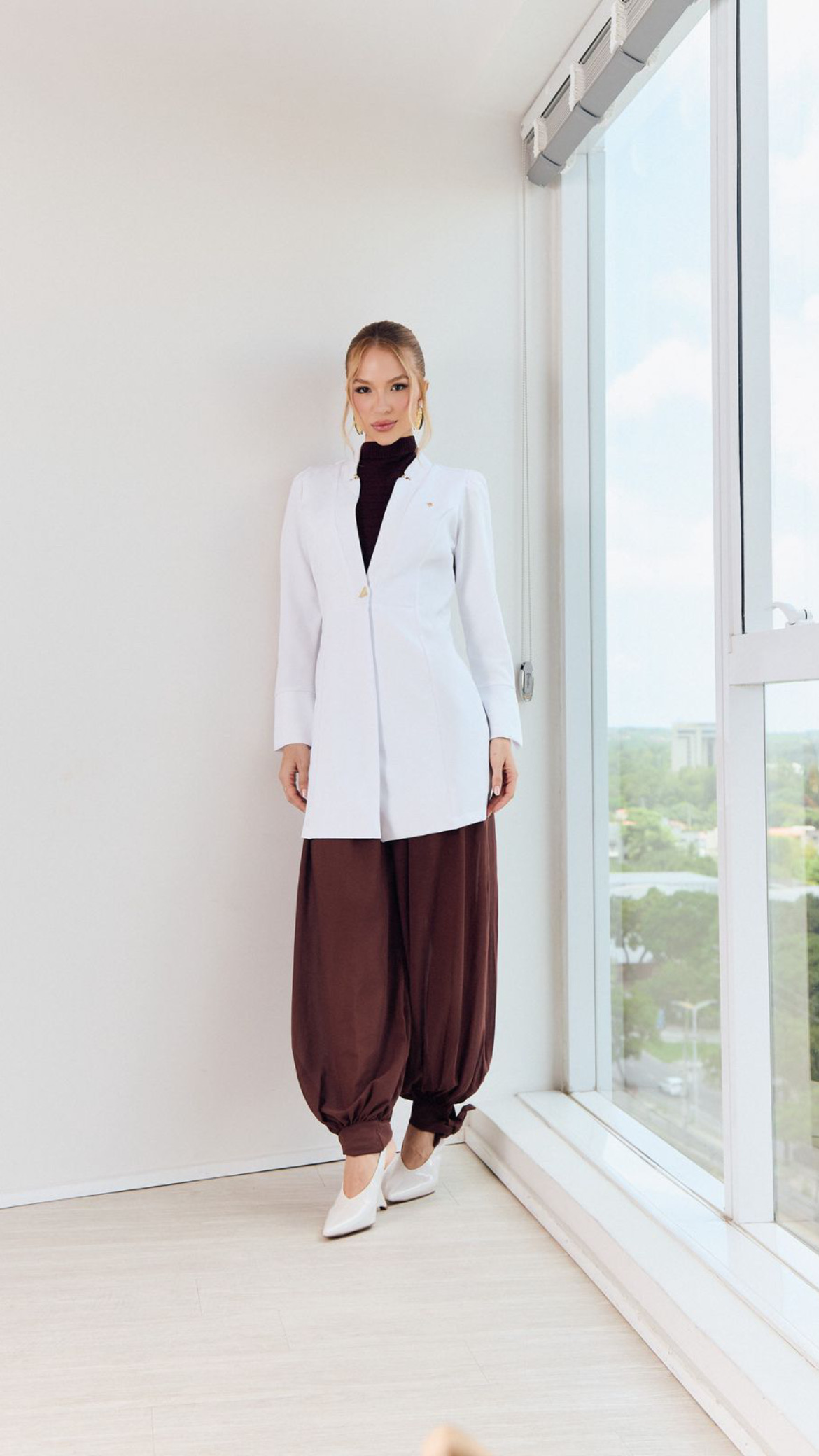Jaleco branco feminino elegante