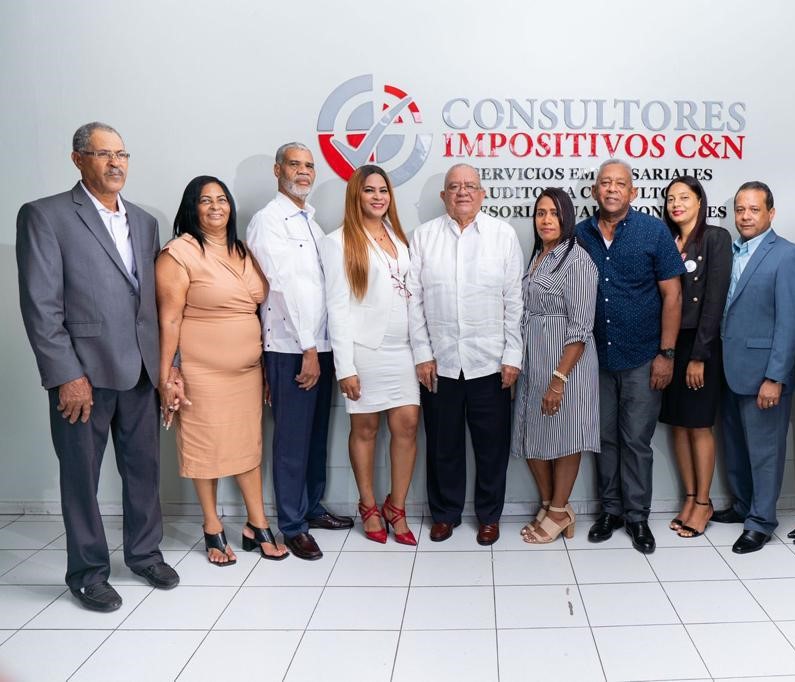 Equipo de Consultores Impositivos C&N en la oficina
