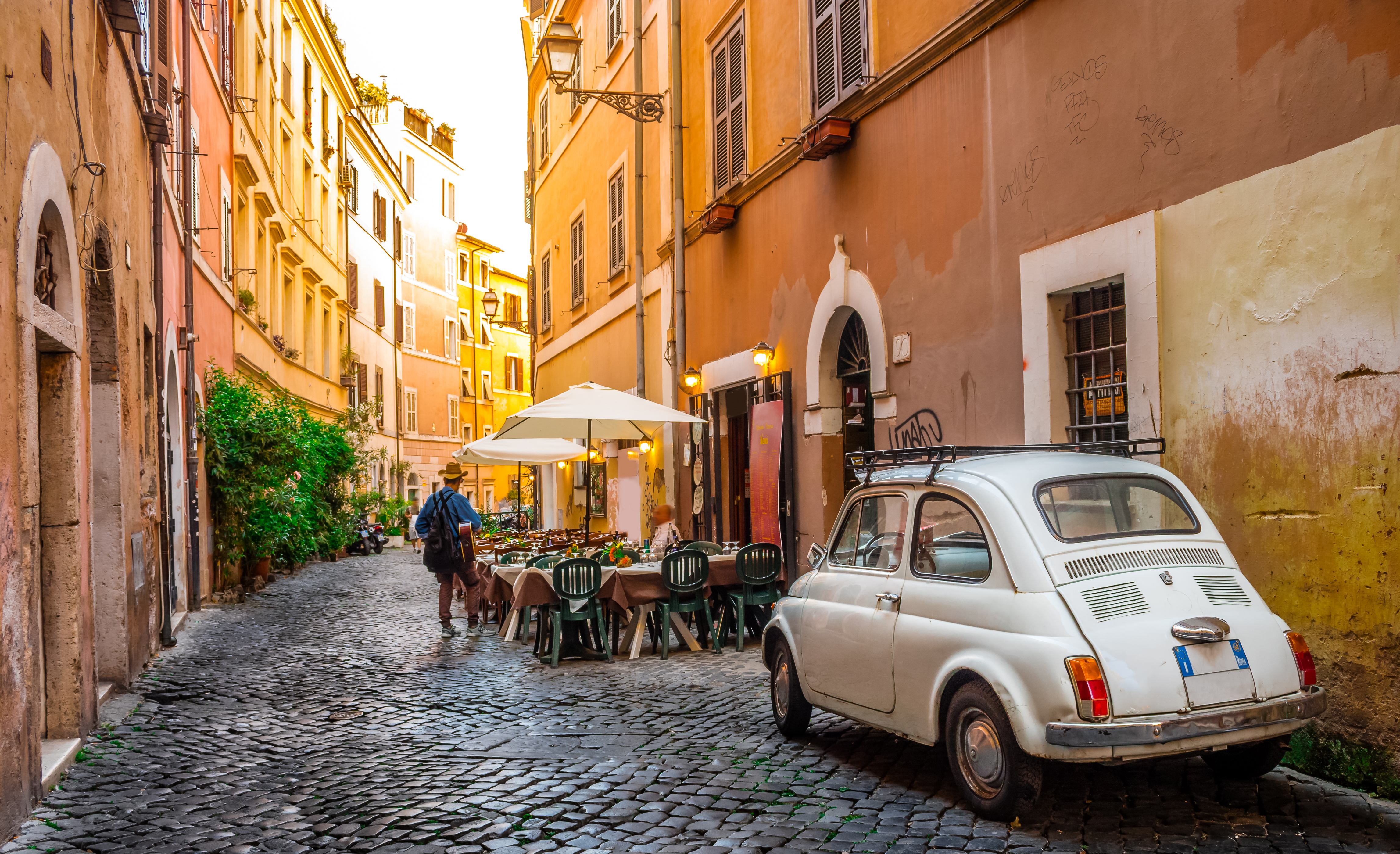 Gemütliche Straße in Trastevere, Rom – Mars Umzüge