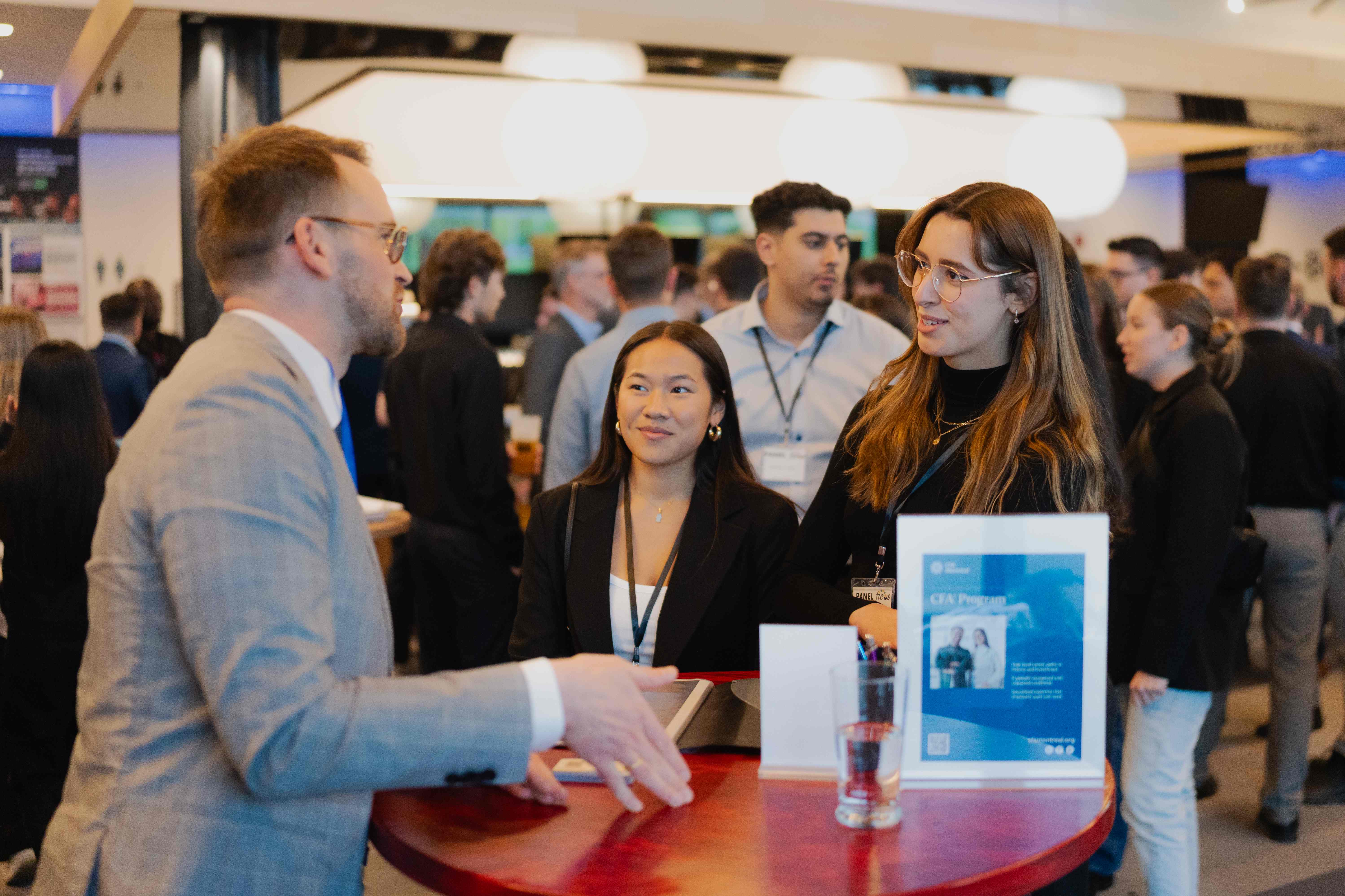 Réseautage lors d'un événement CFA Program