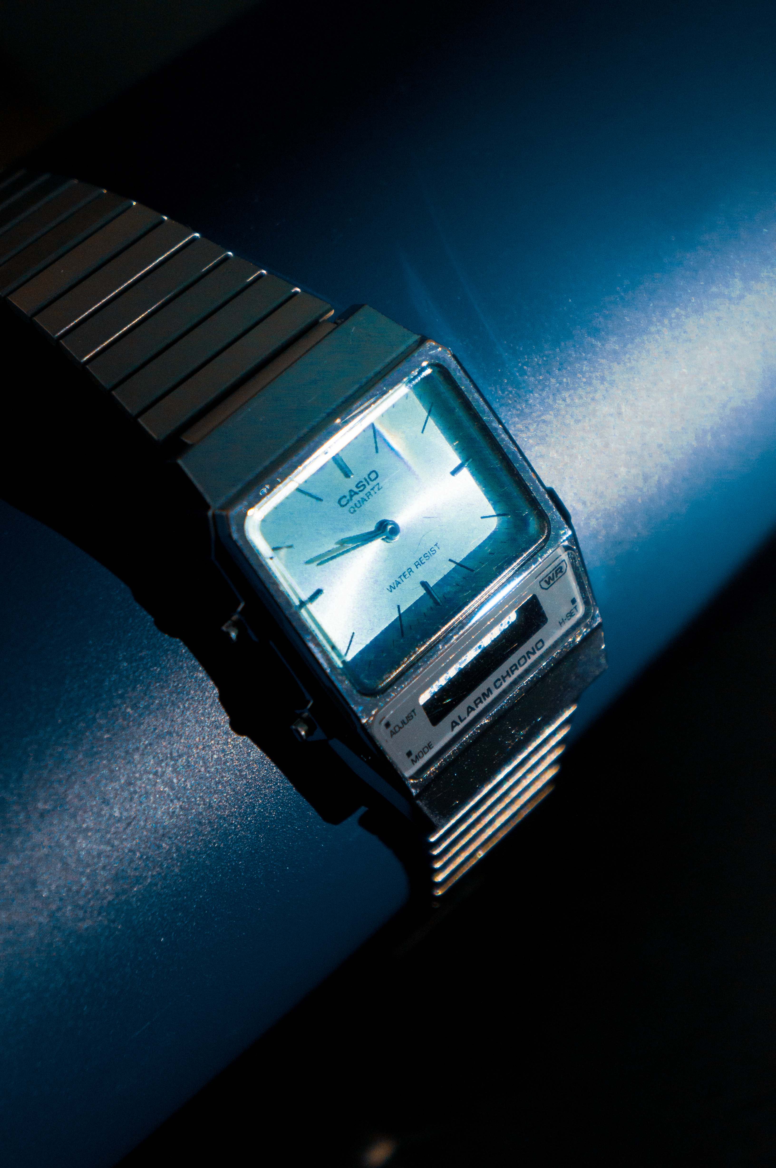 DSC01118 / Blue-lit watch