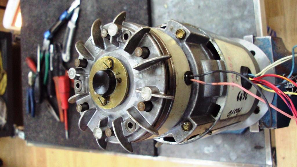 Elektromagnetna spojka sa žutom frikcionom materijom i namotanim zavojima