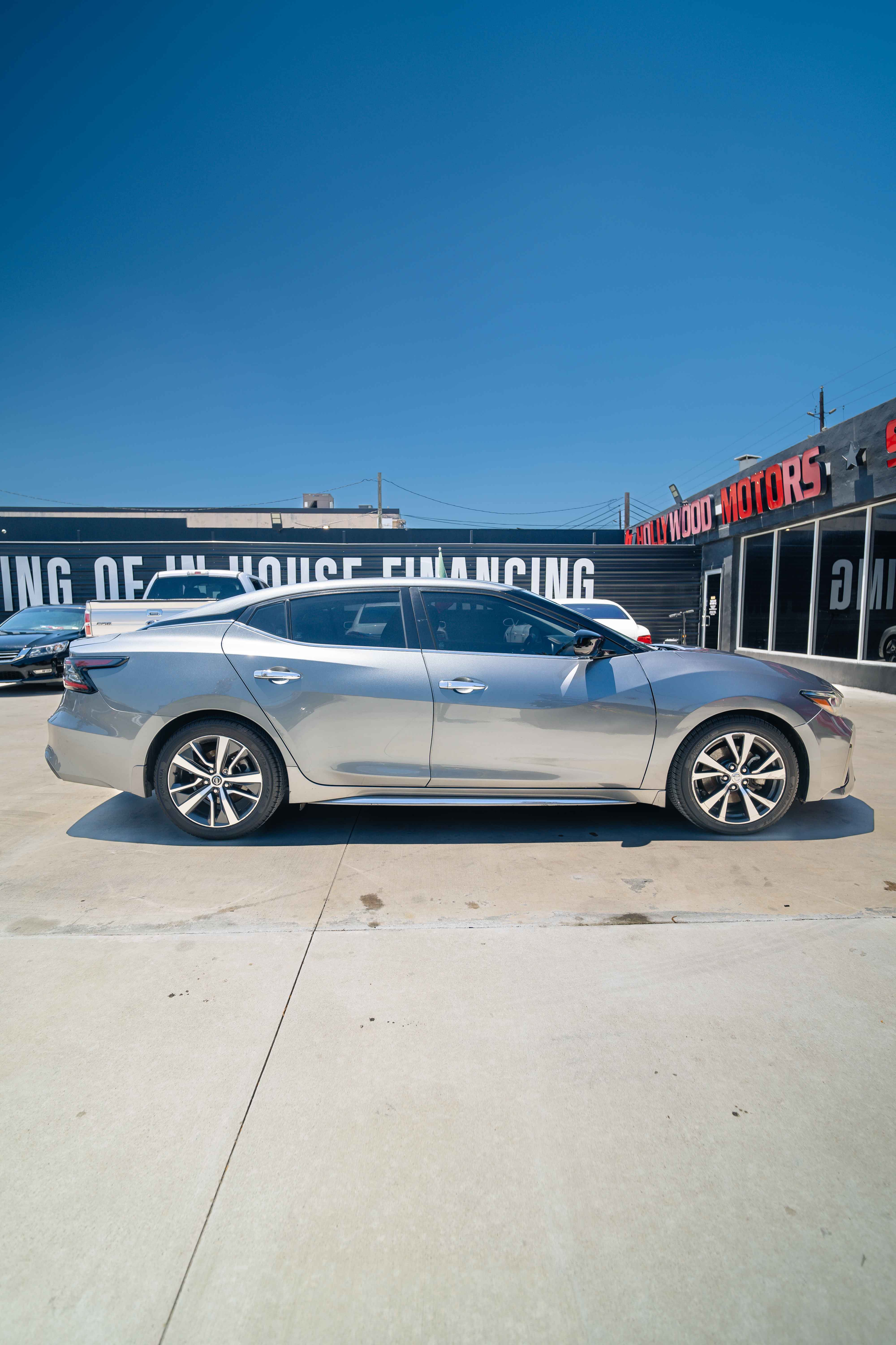 2019 Nissan Maxima - Image 4