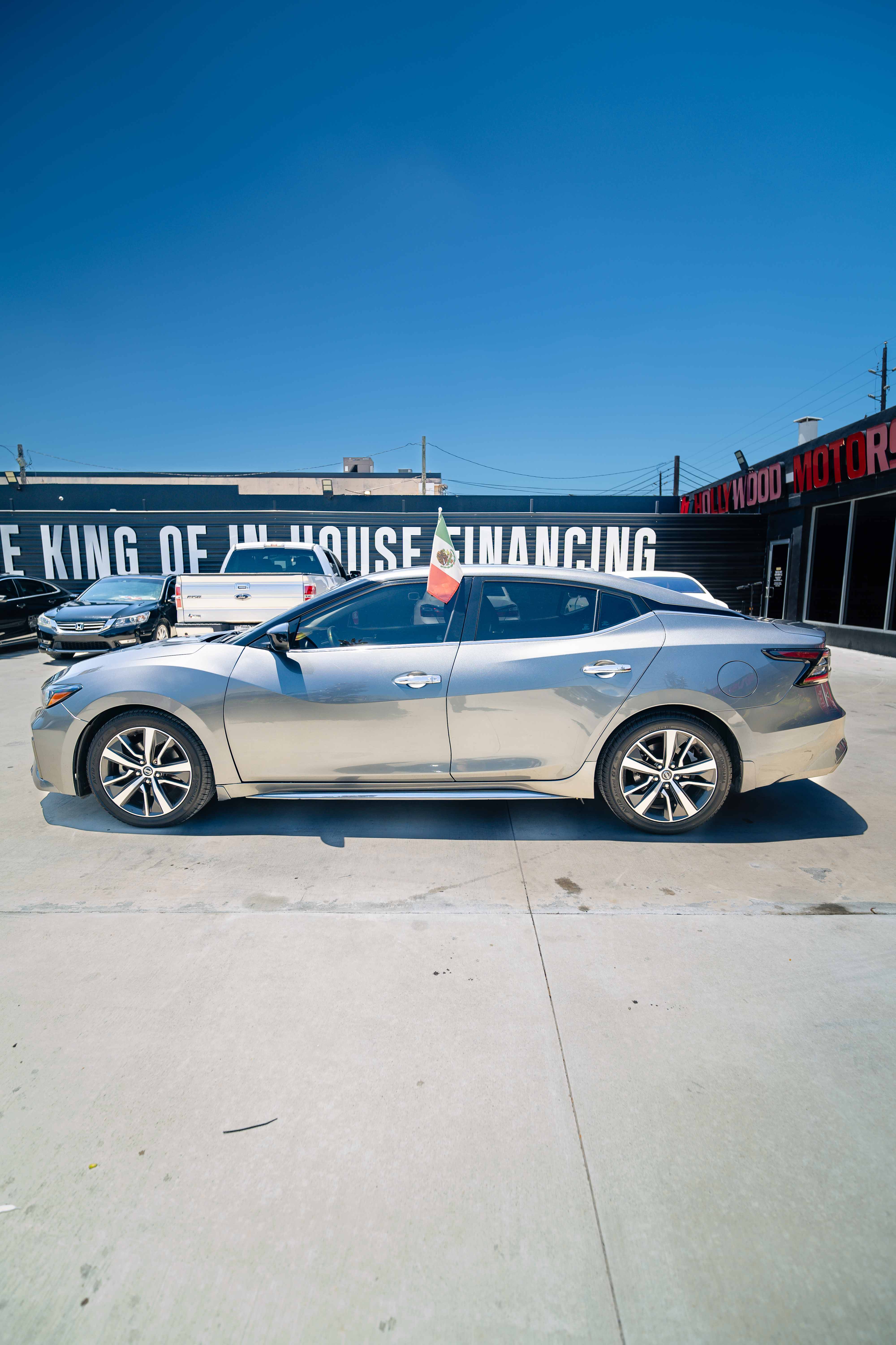 2019 Nissan Maxima - Image 5