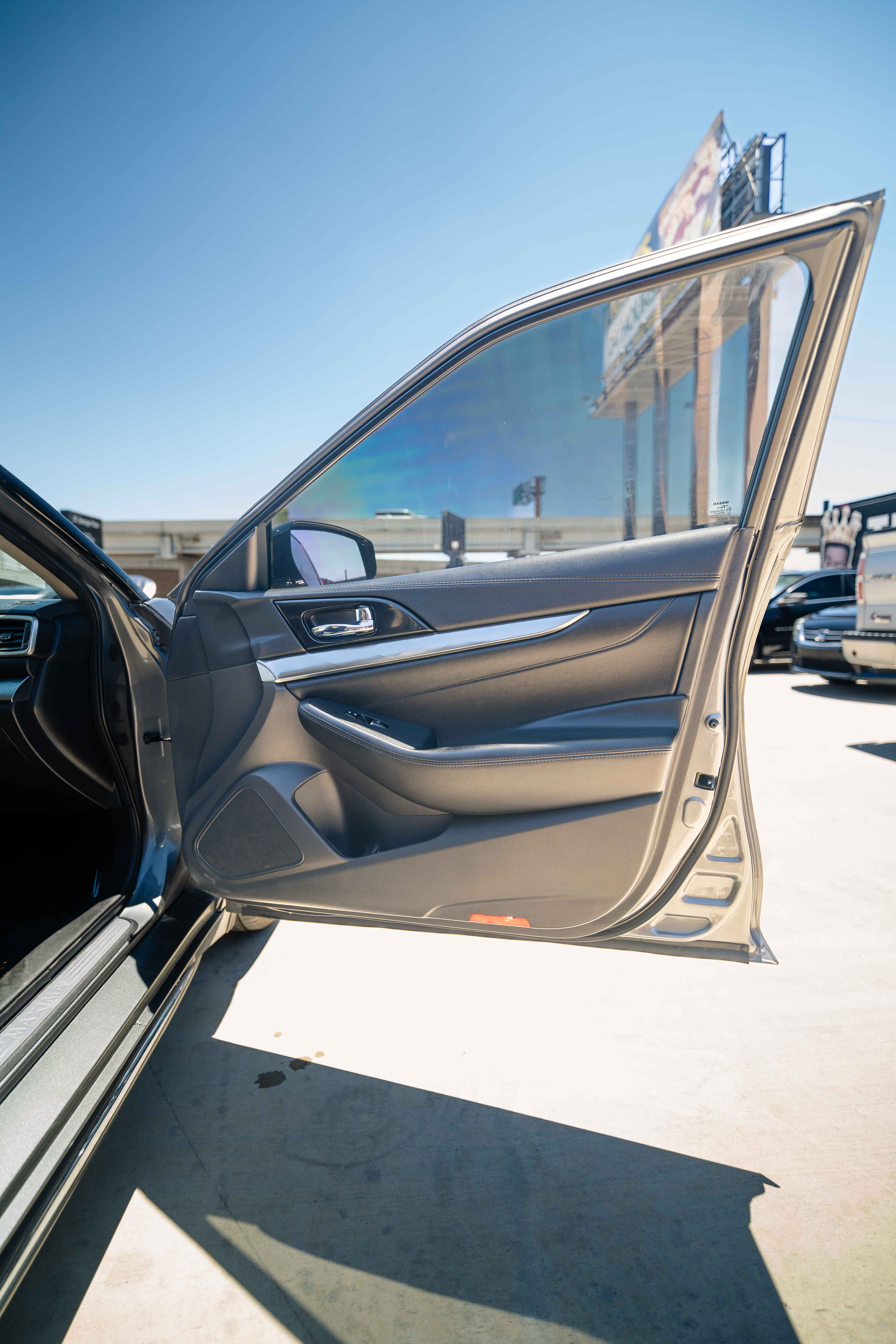 2019 Nissan Maxima - Image 16