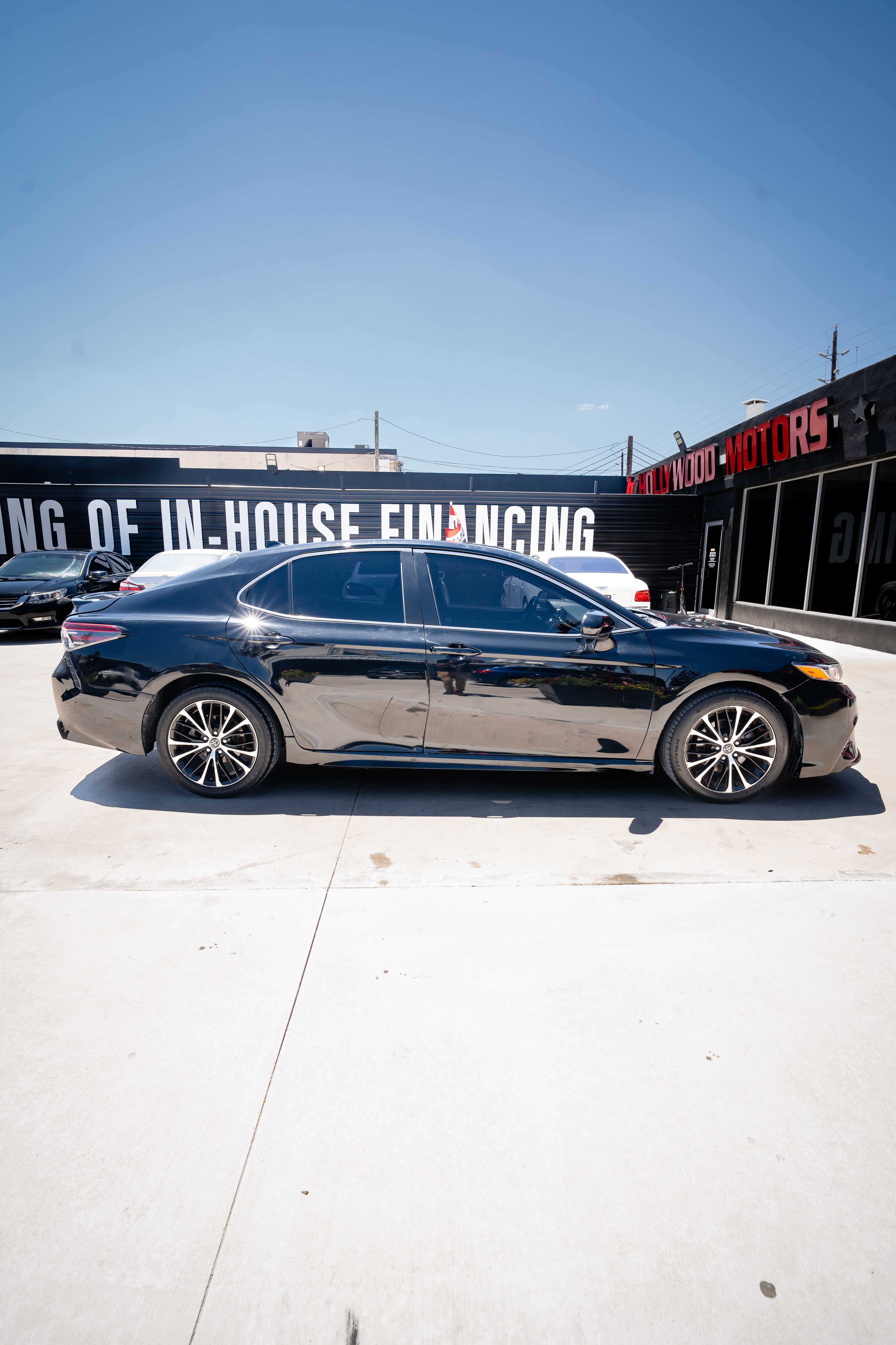 2020 Toyota Camry SE - Image 5