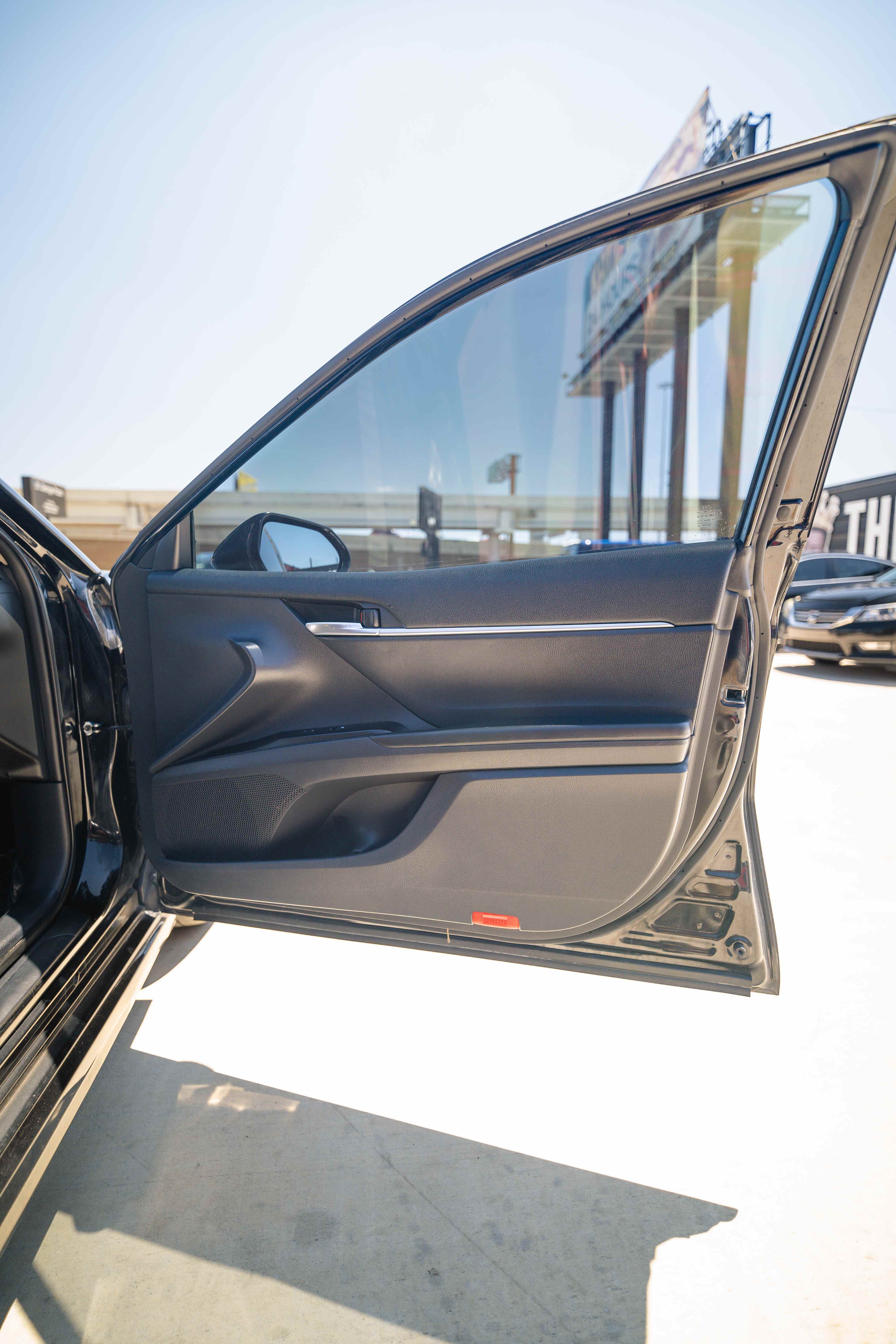 2020 Toyota Camry SE - Image 15