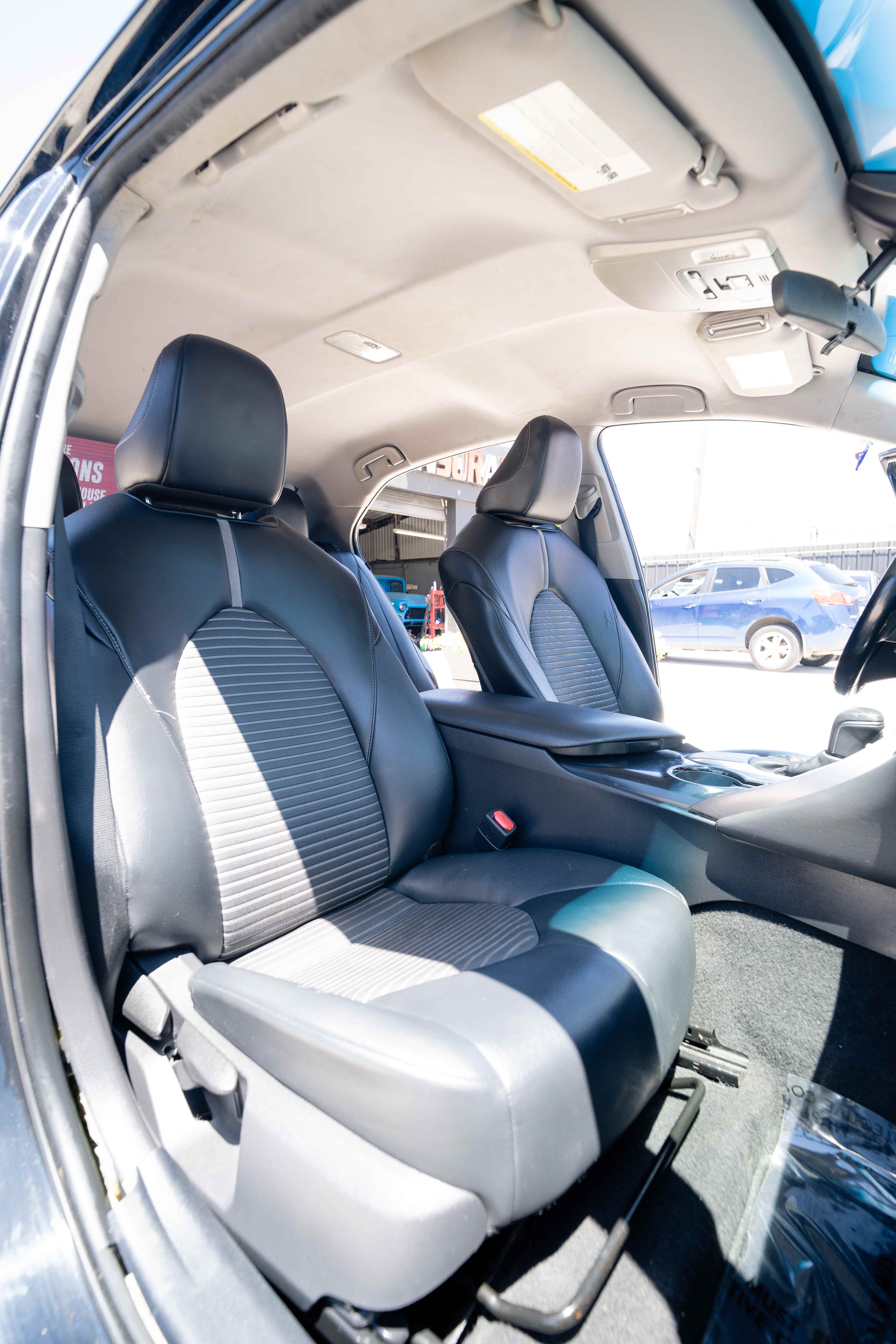 2020 Toyota Camry SE - Image 10