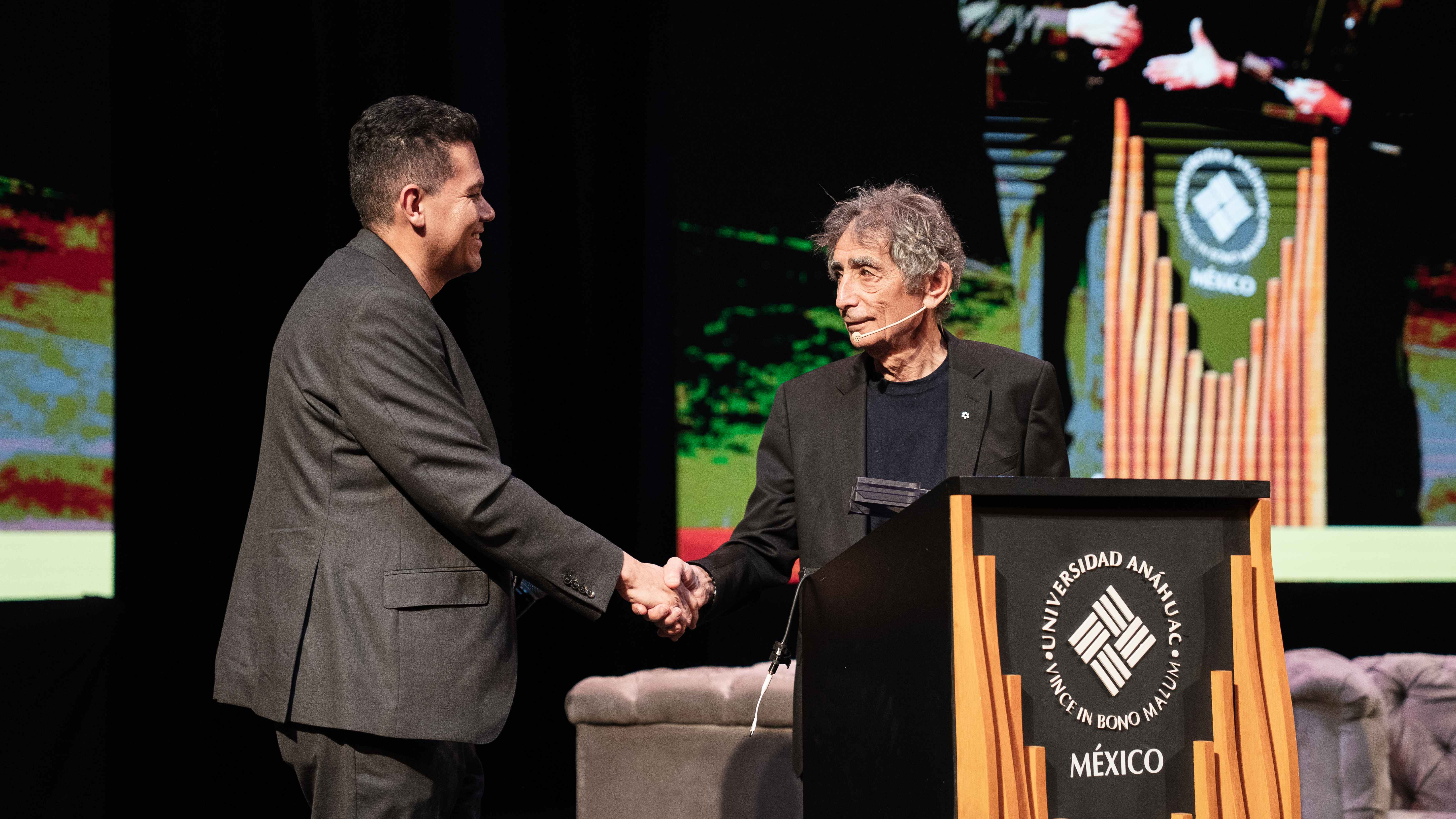 Oscar Rivas y Gabor Maté