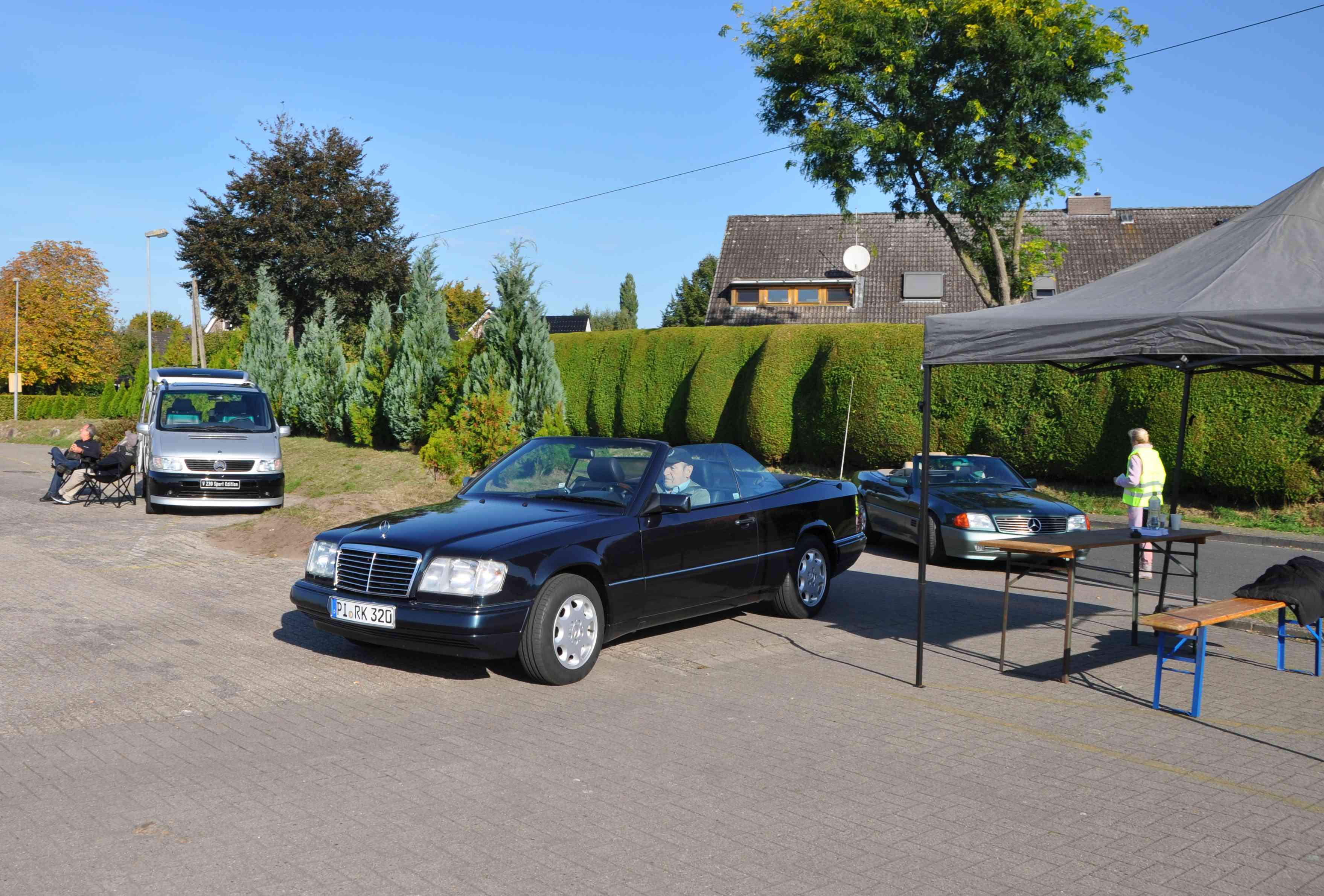 Mercedes E-Klasse W124 Cabriolet dunkelblau