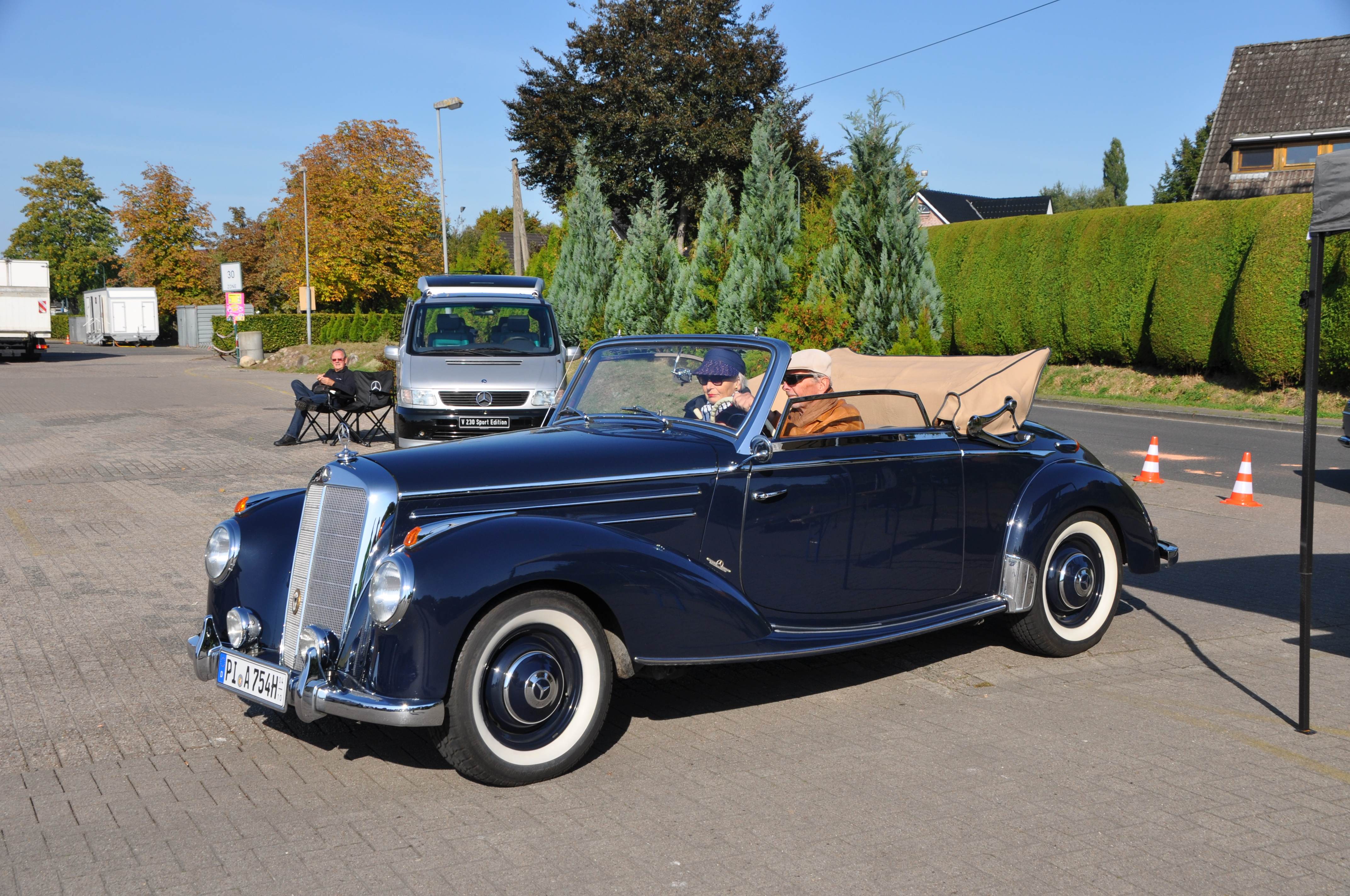 Mercedes Interieur mit Elfenbein-Lenkrad