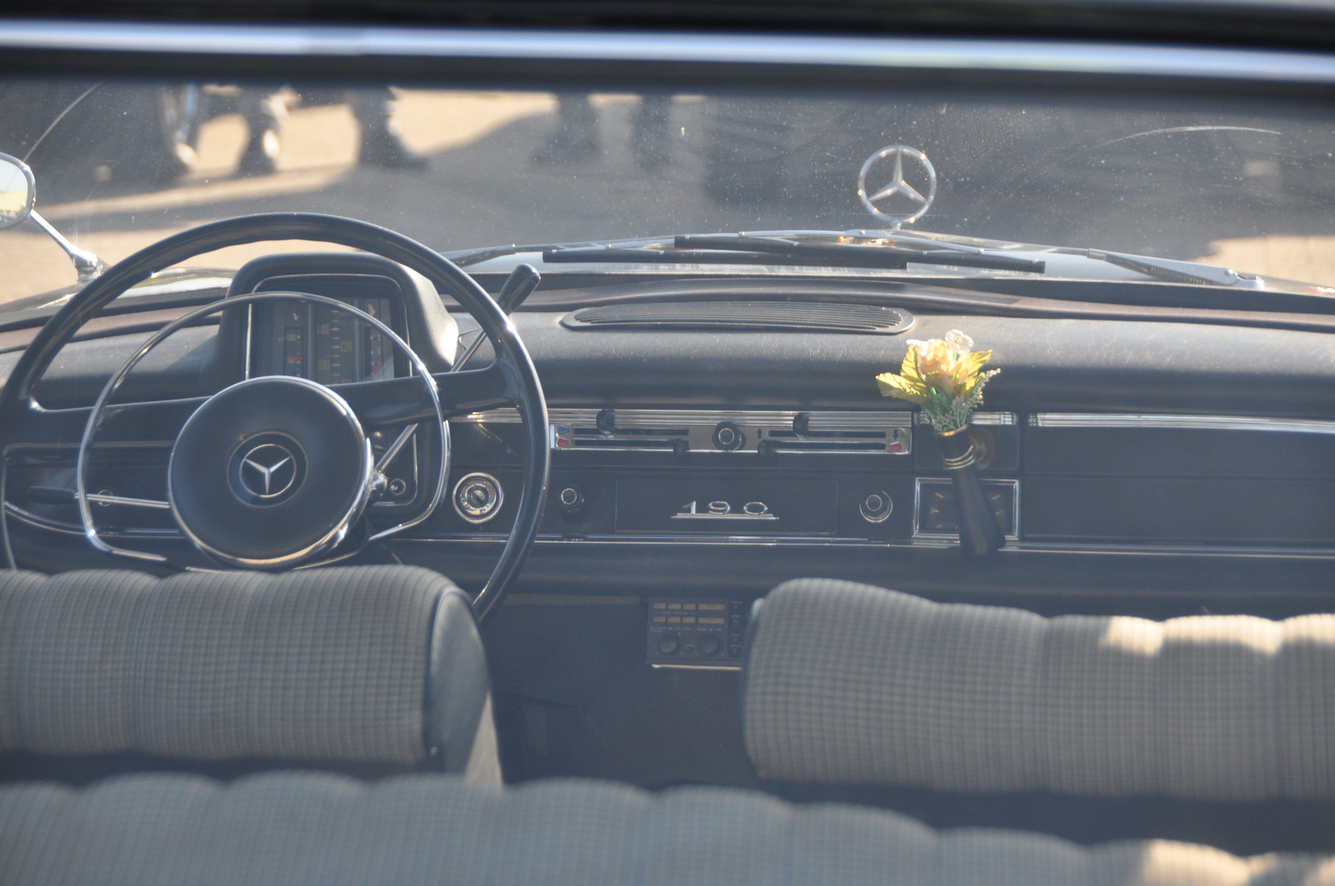 Mercedes 190SL Interieur in Burgunderrot