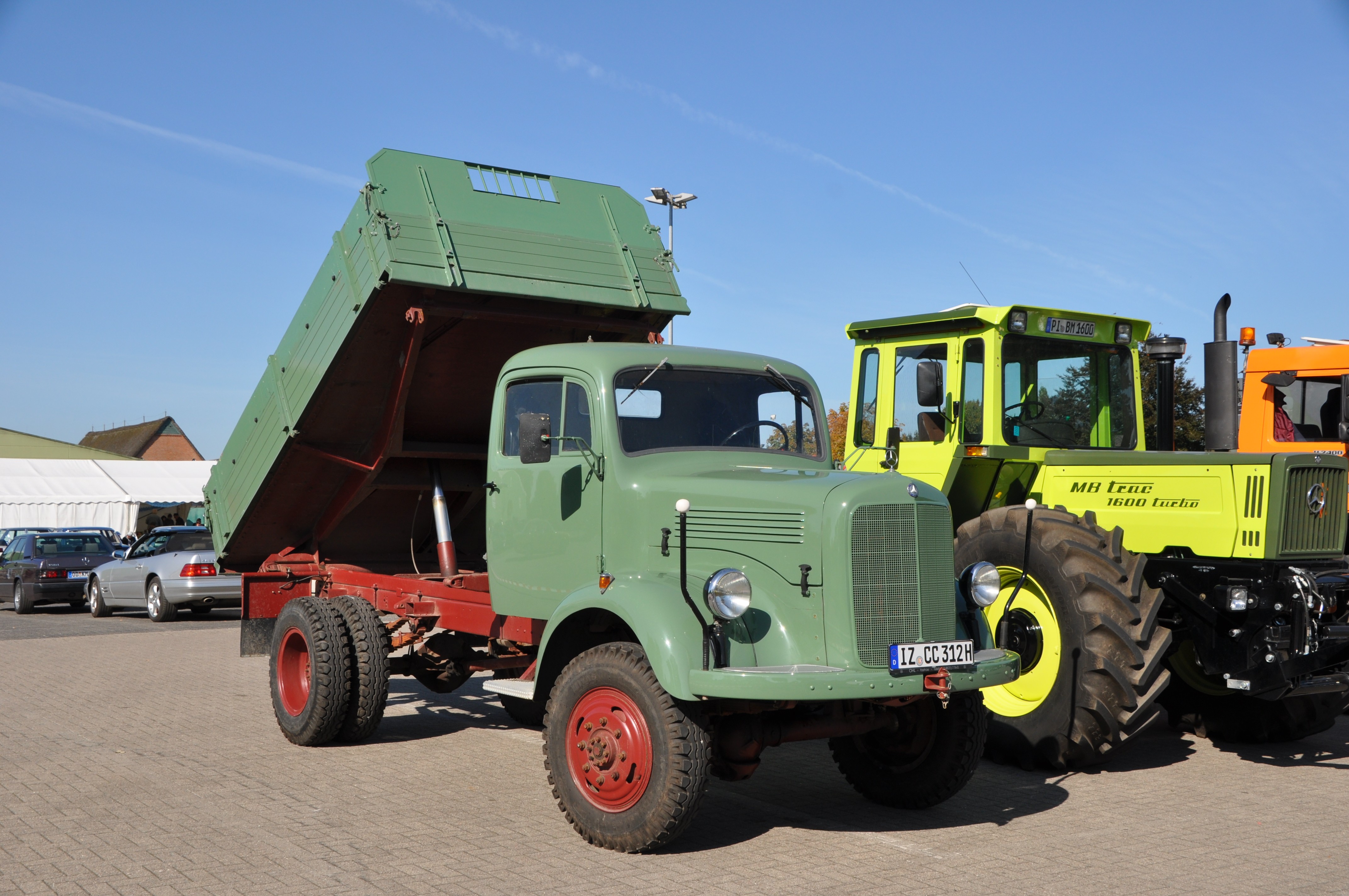 Mercedes Interieur mit cognacfarbenem Leder