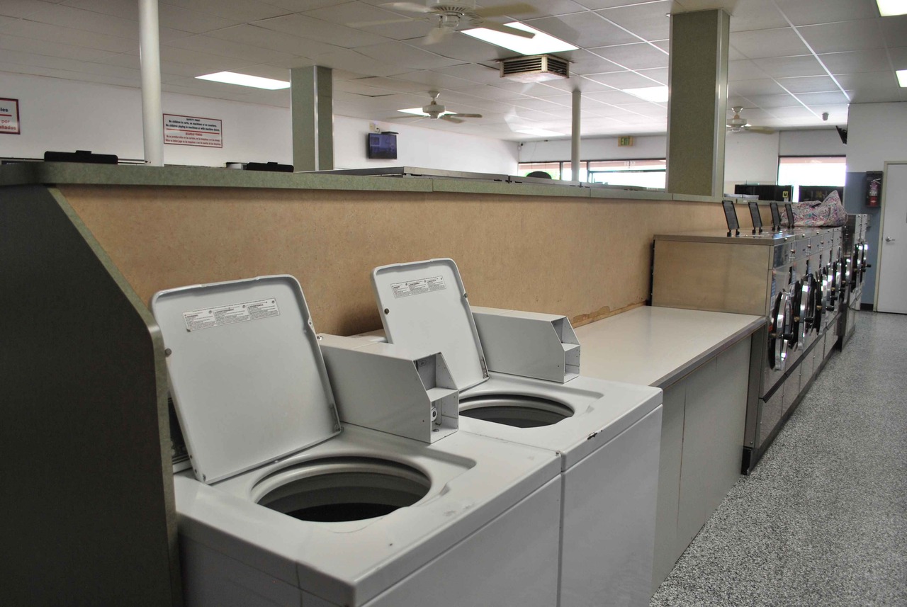 The Laundry Hamper - Coin Laundry & Self-service Laundromat, photo 4 of 12